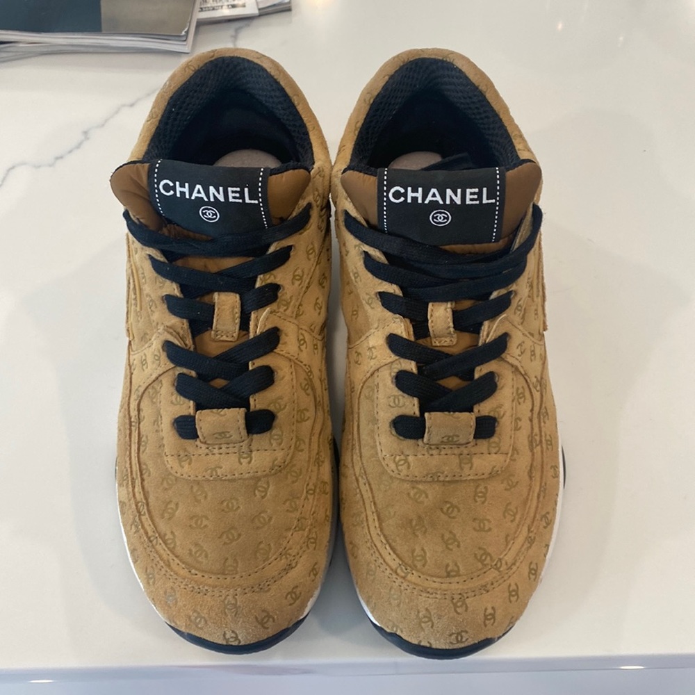 Chanel beige 22A sneakers
